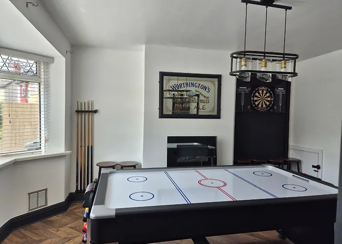 Cardiff City Centre House - Sleeps 6