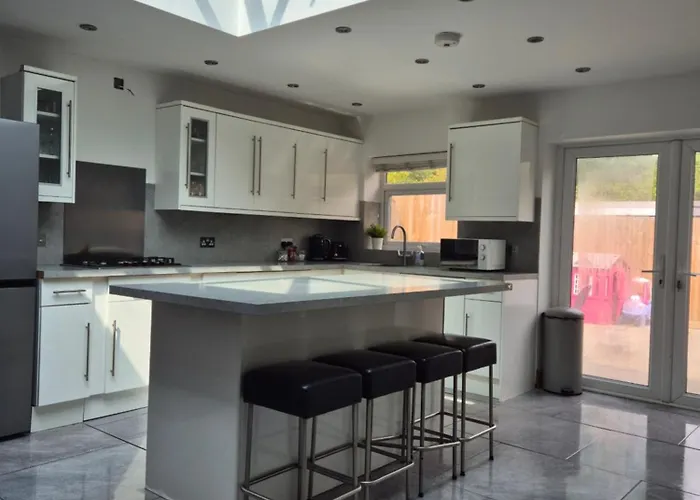 Cardiff City Centre House - Sleeps 6