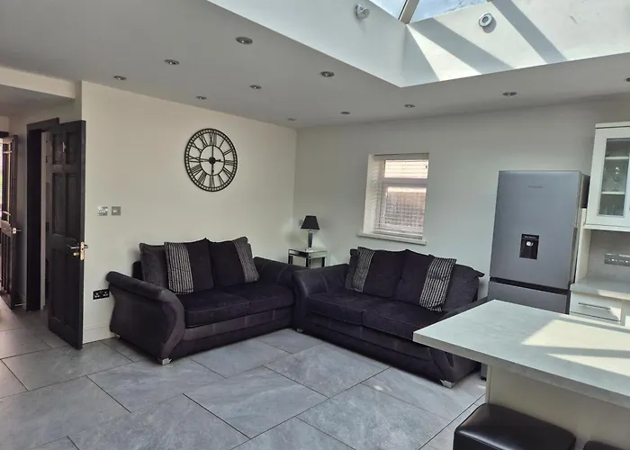 Cardiff City Centre House - Sleeps 6