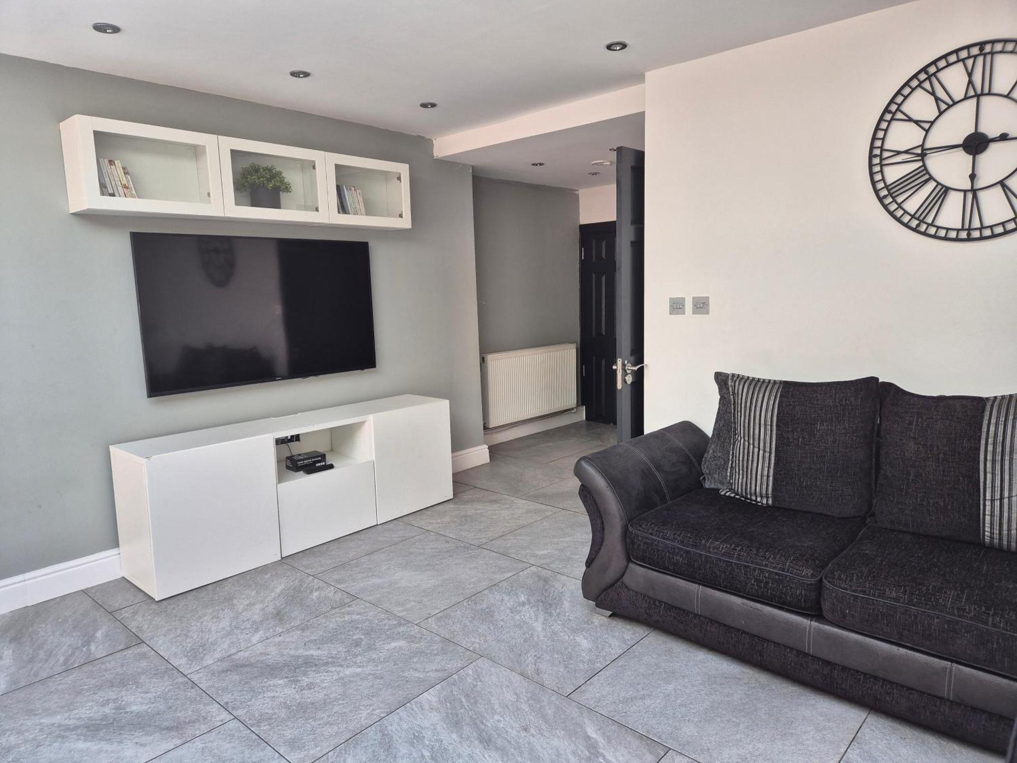 Centre House - Sleeps 6 Cardiff
